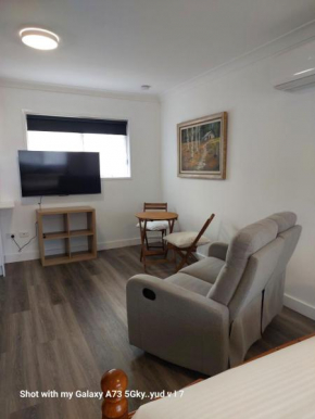 Deluxe Studio, Yeppoon
